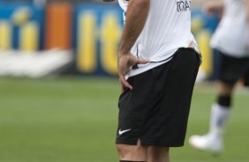 CORINTHIANS/SP X SANTO ANDRE/SP - Ronaldo em um lance da partida realizada esta tarde no estdio do Pacaembu, na zona oeste da cidade, vlida pelo returno do Campeonato Brasileiro de 2009
