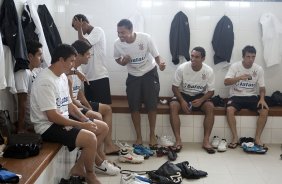 FLORIANOPOLIS-SC - ESPORTES - AVAI/SC X CORINTHIANS/SP - Jogadores nos vestirios antes da partida realizada esta tarde no estdio da Ressacada, em Florianopolis, vlida pelo returno do Campeonato Brasileiro de 2009