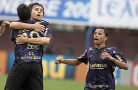 FLORIANOPOLIS-SC - ESPORTES - AVAI/SC X CORINTHIANS/SP - em um lance da partida realizada esta tarde no estdio da Ressacada, em Florianopolis, vlida pelo returno do Campeonato Brasileiro de 2009
