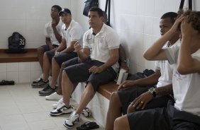 FLORIANOPOLIS-SC - ESPORTES - AVAI/SC X CORINTHIANS/SP - Ronaldo nos vestirios antes da partida realizada esta tarde no estdio da Ressacada, em Florianopolis, vlida pelo returno do Campeonato Brasileiro de 2009