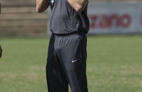 Mano Menezes durante o treino do Corinthians realizado esta manh no Parque So Jorge; o prximo jogo do time ser sbado, dia 21/11, contra o Nautico/PE, no estdio do Pacaembu, pelo returno do Campeonato Brasileiro 2009