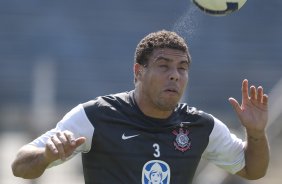Ronaldo durante o treino do Corinthians realizado esta manh no Parque So Jorge; o prximo jogo do time ser sbado, dia 21/11, contra o Nautico/PE, no estdio do Pacaembu, pelo returno do Campeonato Brasileiro 2009