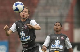 Marcelo Mattos e Jorge Henrique durante o treino do Corinthians realizado esta manh no Parque So Jorge; o prximo jogo do time ser domingo, dia 29/11, contra o Flamengo, no estdio Brinco de Ouro da Princesa, em Campinas, pelo returno do Campeonato Brasileiro 2009