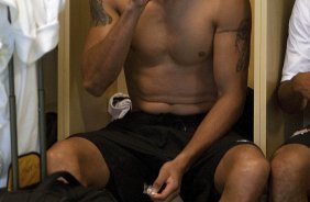 CORINTHIANS/SP X FLAMENGO/RJ- Sergio Escudero nos vestiários antes da partida realizada esta tarde no estádio Brinco de Ouro da Princesa, em Campinas, válida pelo returno do Campeonato Brasileiro de 2009