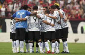 CORINTHIANS/SP X FLAMENGO/RJ- em um lance da partida realizada esta tarde no estdio Brinco de Ouro da Princesa, em Campinas, vlida pelo returno do Campeonato Brasileiro de 2009