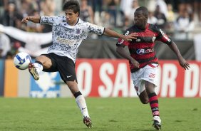 CORINTHIANS/SP X FLAMENGO/RJ- em um lance da partida realizada esta tarde no estdio Brinco de Ouro da Princesa, em Campinas, vlida pelo returno do Campeonato Brasileiro de 2009