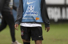 Dodo usa cadarcos vermelhos em prol da campanha 'Lace-Up Save-Lives' no dia mundial da campanha contra a AIDS, durante o treino do Corinthians realizado esta manh no Parque So Jorge; o prximo jogo do time ser amanh, sbado, dia 05/12, contra o Atltico-MG, no Mineiro, utima partida do returno do Campeonato Brasileiro 2009