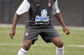 Arnon durante o treino do time do Corinthians que vai disputar a Taca So Paulo de Juniores em janeiro, e que foi realizado esta tarde no Parque So Jorge; O time estreia no dia 03/01/2010 contra o Araguaina/TO, em Araraquara