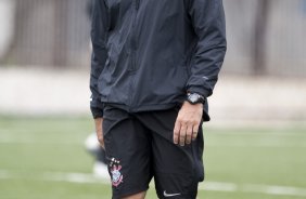 Luis Henrique, preparador de goleiros, durante o treino do time do Corinthians que vai disputar a Taca So Paulo de Juniores em janeiro, e que foi realizado esta tarde no Parque So Jorge; O time estreia no dia 03/01/2010 contra o Araguaina/TO, em Araraquara