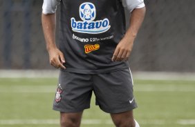 O atacante Claudir durante o treino do time do Corinthians que vai disputar a Taca So Paulo de Juniores em janeiro, e que foi realizado esta tarde no Parque So Jorge; O time estreia no dia 03/01/2010 contra o Araguaina/TO, em Araraquara