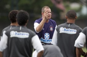 Sandro Sargentin, preparador fisico, durante o treino do time do Corinthians que vai disputar a Taca São Paulo de Juniores em janeiro, e que foi realizado esta tarde no Parque São Jorge; O time estreia no dia 03/01/2010 contra o Araguaina/TO, em Araraquara
