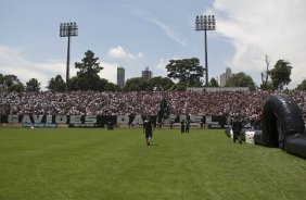 O lateral-esquerdo Roberto Carlos, ex-jogador do Fenerbahce da Turquia, foi apresentado hoje como o novo contratado do Corinthians