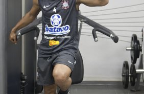 O time do Corinthians se representou hoje a tarde no Parque So Jorge, iniciando a preparao para o ano de 2010; Na foto, Roberto Carlos