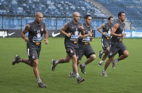 Edno; Alessandro; Chico; Edu Gaspar e Danilo durante o treino do Corinthians realizado esta tarde no Parque So Jorge; O primeiro jogo do time ser um amistoso internacional dia 14 de janeiro, contra o Huracan, da Argentina, no Pacaembu