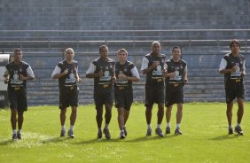 Jogadores durante o treino do Corinthians realizado esta manh no Parque So Jorge; O primeiro jogo do time ser um amistoso internacional dia 14 de janeiro, contra o Huracan, da Argentina, no Pacaembu