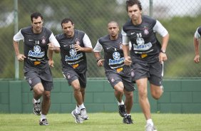 Danilo; Iarley; Roberto Carlos e Paulo Andr durante o treino do Corinthians realizado esta manh no SPA Sport Resort, na cidade de Itu, interior de So Paulo; o prximo compromisso ser um amistoso internacional contra o Huracan, da Argentina, dia 14/01 no Pacaembu