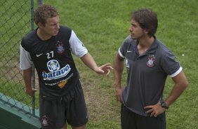 Marcelo Mattos e o fisiologista Daniel Portella durante o treino do Corinthians realizado esta manh no SPA Sport Resort, na cidade de Itu, interior de So Paulo; o prximo compromisso ser um amistoso internacional contra o Huracan, da Argentina, dia 14/01 no Pacaembu