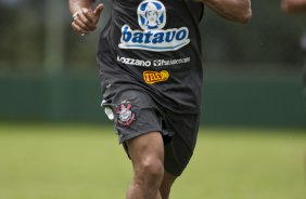 Roberto Carlos durante o treino do Corinthians realizado esta manh no SPA Sport Resort, na cidade de Itu, interior de So Paulo; o prximo compromisso ser um amistoso internacional contra o Huracan, da Argentina, dia 14/01 no Pacaembu