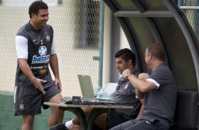 Ronaldo; o auxiliar de Mano Menezes, Sidney Lobo e Mano Manezes durante o treino do Corinthians realizado esta manh no SPA Sport Resort, na cidade de Itu, interior de So Paulo; o prximo compromisso ser um amistoso internacional contra o Huracan, da Argentina, dia 14/01 no Pacaembu