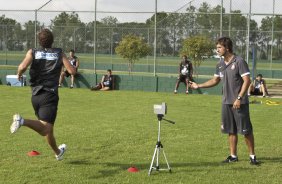 Marcelo Mattos e o fisiologista Daniel Portella durante o treino do Corinthians realizado esta manh no SPA Sport Resort, na cidade de Itu, interior de So Paulo; o prximo compromisso ser um amistoso internacional contra o Huracan, da Argentina, dia 14/01 no Pacaembu