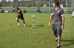 Marcelo Mattos e o fisiologista Daniel Portella durante o treino do Corinthians realizado esta manh no SPA Sport Resort, na cidade de Itu, interior de So Paulo; o prximo compromisso ser um amistoso internacional contra o Huracan, da Argentina, dia 14/01 no Pacaembu