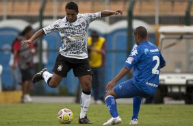 CORINTHIANS/SP X HURACAN/BUENOS AIRES- Boquita e Villan em um lance do jogo amistoso internacional realizado esta tarde no estdio do Pacaembu, para apresentacao dos novos contratados, e tambem, como despedida de Marcelinho Carioca das suas atividades como jogador profissional