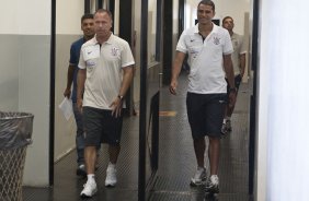 CORINTHIANS/SP X HURACAN/BUENOS AIRES- Mano Menezes e William nos vestirios antes do jogo amistoso internacional realizado esta tarde no estdio do Pacaembu, para apresentacao dos novos contratados, e tambem, como despedida de Marcelinho Carioca das suas atividades como jogador profissional