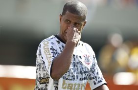 CORINTHIANS/SP X HURACAN/BUENOS AIRES- Marcelinho Carioca em um lance do jogo amistoso internacional realizado esta tarde no estdio do Pacaembu, para apresentacao dos novos contratados, e tambem, como despedida de Marcelinho Carioca das suas atividades como jogador profissional