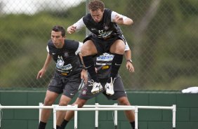 Balbuena e Marcelo Mattos durante o treino do Corinthians realizado esta manh no SPA Sport Resort, na cidade de Itu, interior de So Paulo; o prximo compromisso ser a estreia no Campeonato Paulista 2010, domingo, dia 17/01, no estdio Santa Cruz, em Ribeiro Preto, contra o Monte Azul