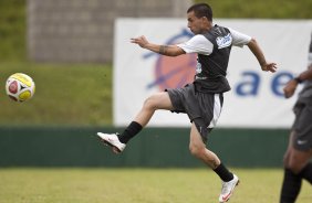 Matias Defederico durante o treino do Corinthians realizado esta manh no SPA Sport Resort, na cidade de Itu, interior de So Paulo; o prximo compromisso ser a estreia no Campeonato Paulista 2010, domingo, dia 17/01, no estdio Santa Cruz, em Ribeiro Preto, contra o Monte Azul