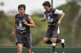 Paulo Andr e Tcheco durante o treino do Corinthians realizado esta manh no SPA Sport Resort, na cidade de Itu, interior de So Paulo; o prximo compromisso ser a estreia no Campeonato Paulista 2010, domingo, dia 17/01, no estdio Santa Cruz, em Ribeiro Preto, contra o Monte Azul