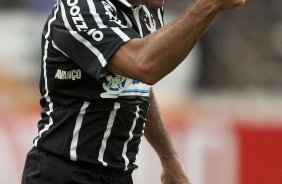 MONTE AZUL/SP X CORINTHIANS/SP - Iarley comemora seu gol em um lance da partida realizada esta tarde no estdio Santa Cruz, em Ribeiro Preto, abertura do Campeonato Paulista 2010