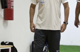 OESTE DE ITAPOLIS X CORINTHIANS - Mano Menezes nos vestiários antes da partida realizada esta tarde no estádio da Fonte Luminosa, em Araraquara, válida pelo Campeonato Paulista 2010