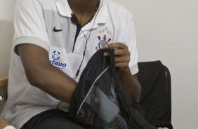 OESTE DE ITAPOLIS X CORINTHIANS - Renato nos vestirios antes da partida realizada esta tarde no estdio da Fonte Luminosa, em Araraquara, vlida pelo Campeonato Paulista 2010