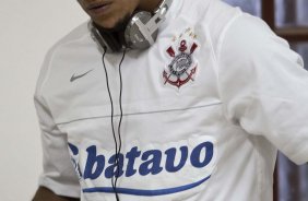 OESTE DE ITAPOLIS X CORINTHIANS - Roberto Carlos nos vestiários antes da partida realizada esta tarde no estádio da Fonte Luminosa, em Araraquara, válida pelo Campeonato Paulista 2010