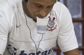 OESTE DE ITAPOLIS X CORINTHIANS - Roberto Carlos nos vestirios antes da partida realizada esta tarde no estdio da Fonte Luminosa, em Araraquara, vlida pelo Campeonato Paulista 2010