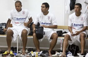 OESTE DE ITAPOLIS X CORINTHIANS -Bill; Boquita e Ralf nos vestirios antes da partida realizada esta tarde no estdio da Fonte Luminosa, em Araraquara, vlida pelo Campeonato Paulista 2010