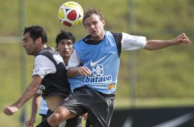 Danilo; Escudero e Marcelo Mattos durante o treino do Corinthians realizado esta manh no SPA Sport Resort, na cidade de Itu, interior de So Paulo; o prximo compromisso pelo Campeonato Paulista 2010, ser quarta-feira, dia 27/01, contra o Mirassol no estdio do Pacaembu