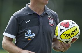 Mano Menezes durante o treino do Corinthians realizado esta manh no SPA Sport Resort, na cidade de Itu, interior de So Paulo; o prximo compromisso pelo Campeonato Paulista 2010, ser quarta-feira, dia 27/01, contra o Mirassol no estdio do Pacaembu