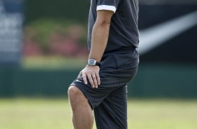 Mano Menezes durante o treino do Corinthians realizado esta manh no SPA Sport Resort, na cidade de Itu, interior de So Paulo; o prximo compromisso pelo Campeonato Paulista 2010, ser quarta-feira, dia 27/01, contra o Mirassol no estdio do Pacaembu