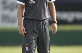 Mano Menezes durante o treino do Corinthians realizado esta manh no SPA Sport Resort, na cidade de Itu, interior de So Paulo; o prximo compromisso pelo Campeonato Paulista 2010, ser quarta-feira, dia 27/01, contra o Mirassol no estdio do Pacaembu