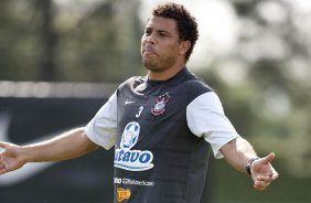 Ronaldo durante o treino do Corinthians realizado esta manh no SPA Sport Resort, na cidade de Itu, interior de So Paulo; o prximo compromisso pelo Campeonato Paulista 2010, ser quarta-feira, dia 27/01, contra o Mirassol no estdio do Pacaembu