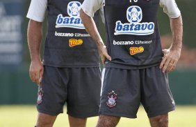 Ronaldo e Danilo durante o treino do Corinthians realizado esta manh no SPA Sport Resort, na cidade de Itu, interior de So Paulo; o prximo compromisso pelo Campeonato Paulista 2010, ser quarta-feira, dia 27/01, contra o Mirassol no estdio do Pacaembu