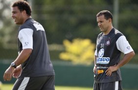 Ronaldo e Iarley durante o treino do Corinthians realizado esta manh no SPA Sport Resort, na cidade de Itu, interior de So Paulo; o prximo compromisso pelo Campeonato Paulista 2010, ser quarta-feira, dia 27/01, contra o Mirassol no estdio do Pacaembu