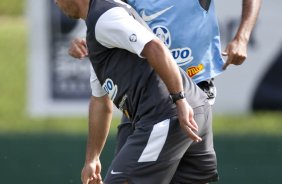 Ronaldo e William durante o treino do Corinthians realizado esta manh no SPA Sport Resort, na cidade de Itu, interior de So Paulo; o prximo compromisso pelo Campeonato Paulista 2010, ser quarta-feira, dia 27/01, contra o Mirassol no estdio do Pacaembu