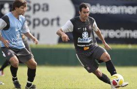 Tcheco e Danilo durante o treino do Corinthians realizado esta manh no SPA Sport Resort, na cidade de Itu, interior de So Paulo; o prximo compromisso pelo Campeonato Paulista 2010, ser quarta-feira, dia 27/01, contra o Mirassol no estdio do Pacaembu