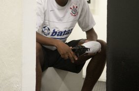 CORINTHIANS X MIRASSOL- Elias nos vestirios antes da partida realizada esta noite no estdio do Pacaembu, zona oeste de So Paulo, vlida pelo Campeonato Paulista 2010