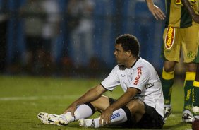 CORINTHIANS X MIRASSOL- Ronaldo em um lance da partida realizada esta noite no estdio do Pacaembu, zona oeste de So Paulo, vlida pelo Campeonato Paulista 2010