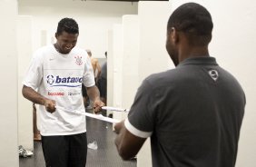 CORINTHIANS X MIRASSOL - Felipe nos vestirios antes da partida realizada esta noite no estdio do Pacaembu, zona oeste de So Paulo, vlida pelo Campeonato Paulista 2010