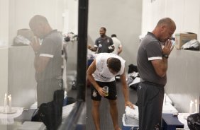 CORINTHIANS X MIRASSOL - O preparador de goleiros Mauri Lima nos vestirios antes da partida realizada esta noite no estdio do Pacaembu, zona oeste de So Paulo, vlida pelo Campeonato Paulista 2010